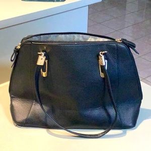 Zip around envelope purse.